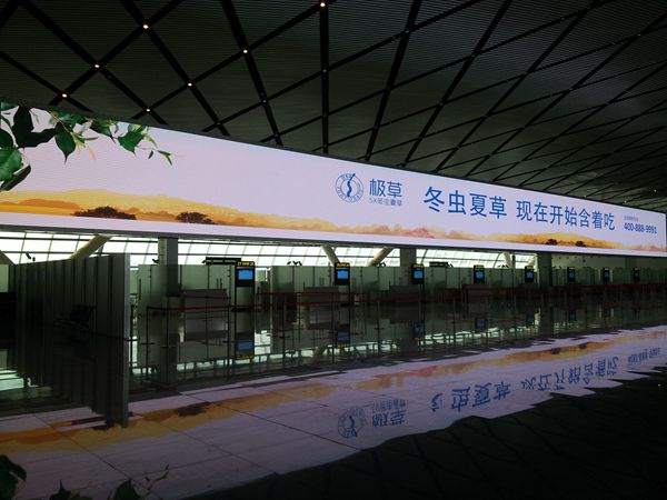 南宁机场新航站楼室内全彩屏