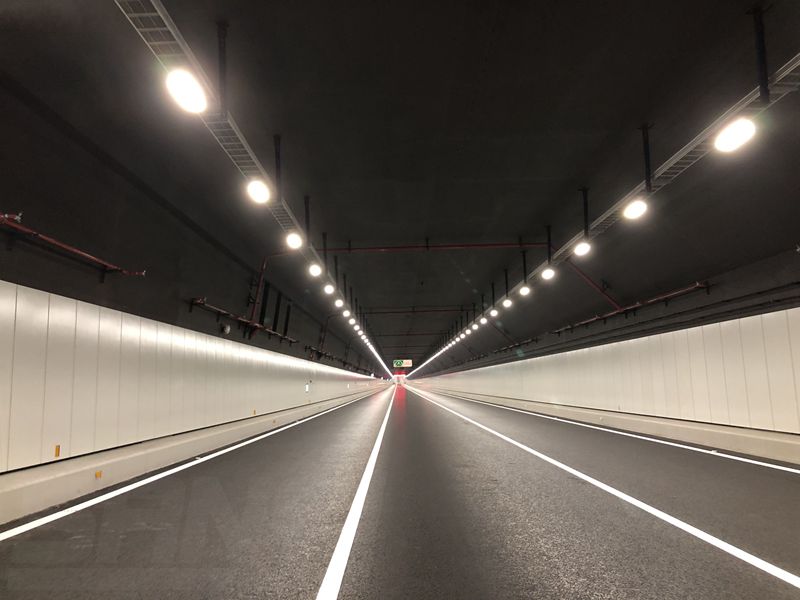 6.7公里长海底隧道中的LED反射式隧道灯