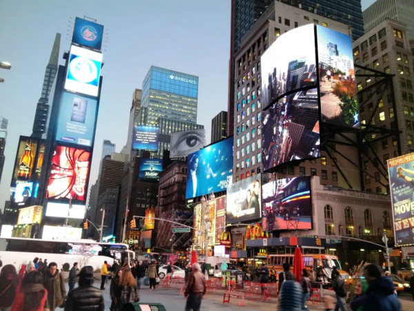 Broadway 1552号，800㎡显示屏
