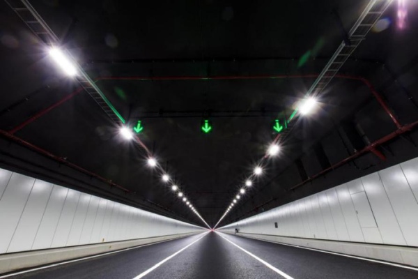 港珠澳大桥跨海隧道照明