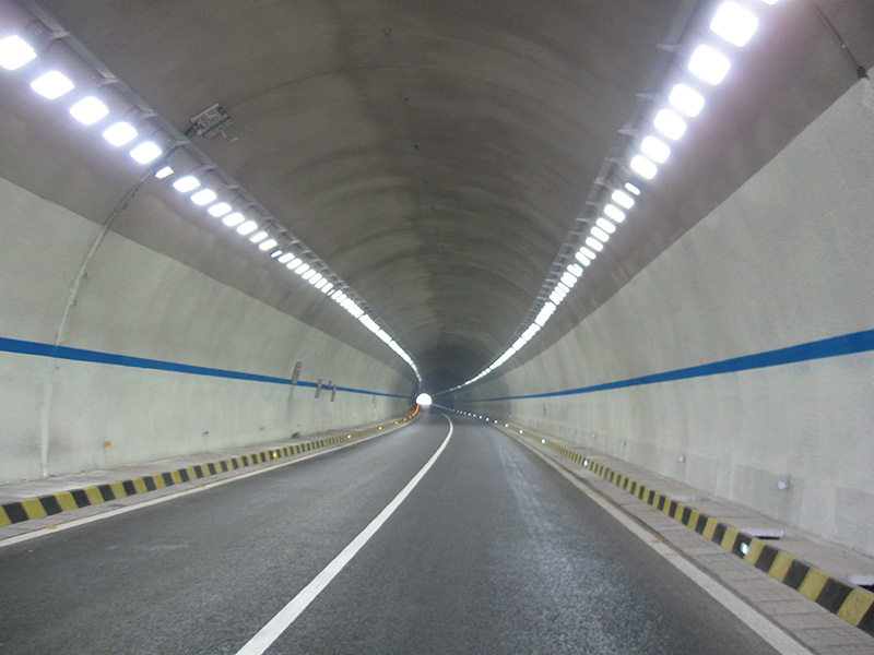 隧道照明：减少视觉失真和眩光的影响