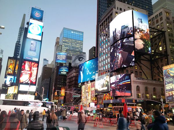 纽约时代广场百老汇室外全彩led屏