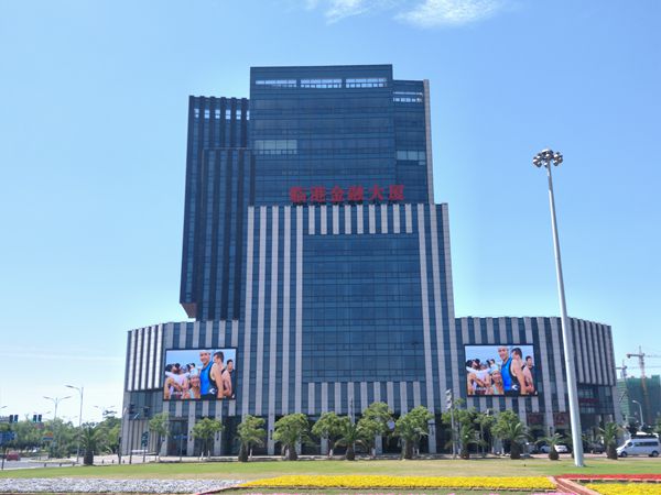 上海临港金融大厦led室外全彩显示屏