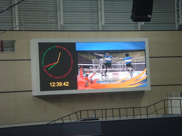 澳门科技大学体育场室外表贴全彩显示屏