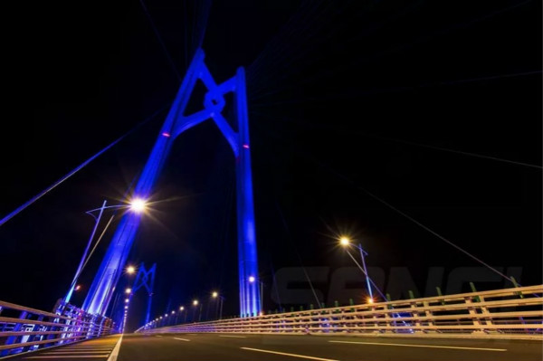 港珠澳大桥全线使用上海三思27000余套照明灯具