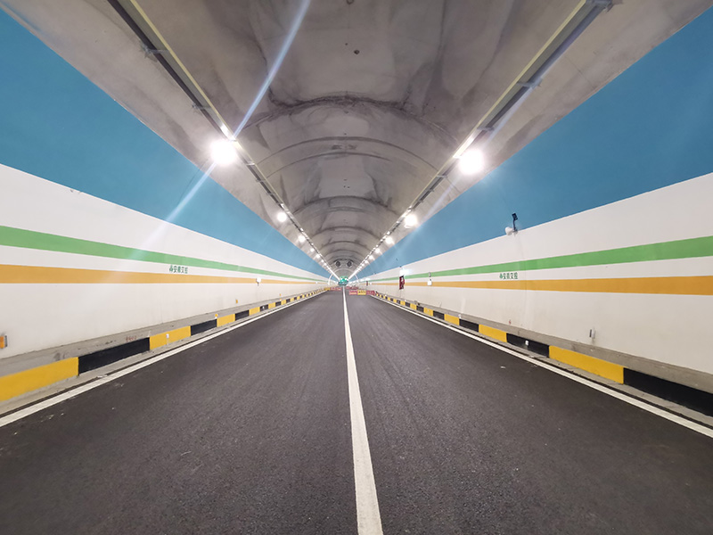 隧道照明是提高行车安全性的关键