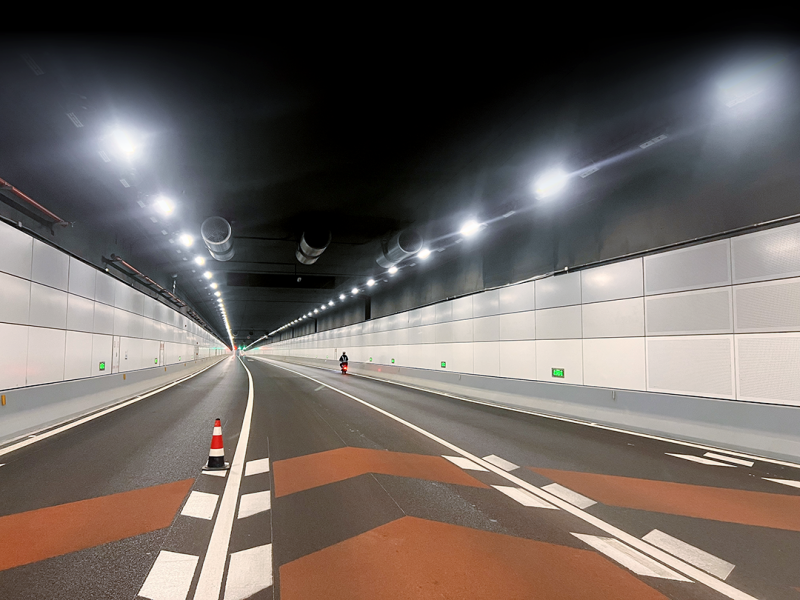 大连湾海底隧道,LED隧道灯,隧道照明,上海三思