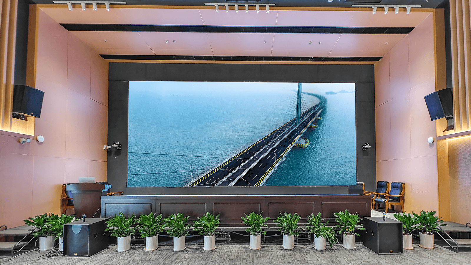 江南时报网报道,重大,深中通道今通车,继港珠澳大桥后,上海三思,再度点亮超级工程