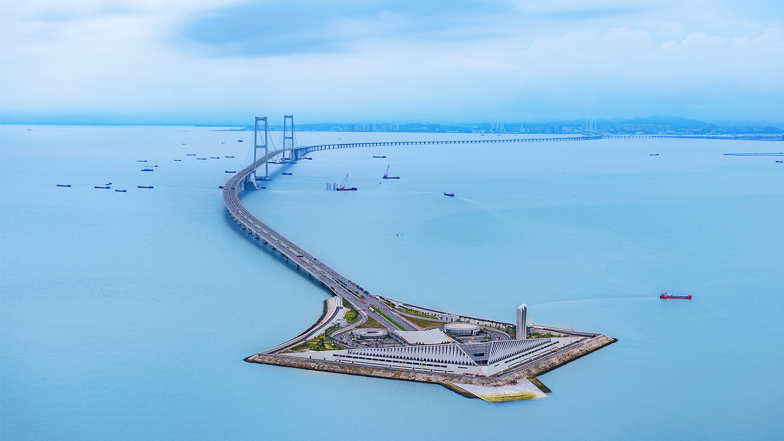中国财富网报道,重大丨深中通道今通车,继港珠澳大桥后,上海三思再度点亮超级工程