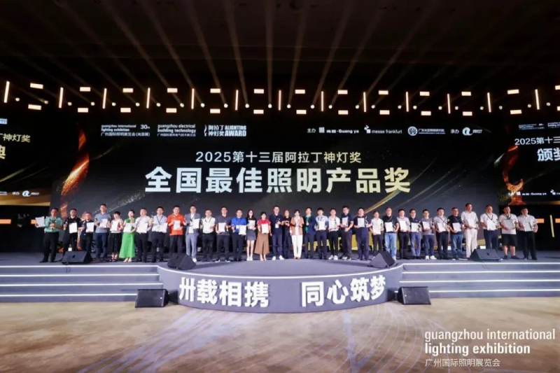 喜报,上海三思,斩获三项行业大奖,引领,LED,数智农业,创新潮流​