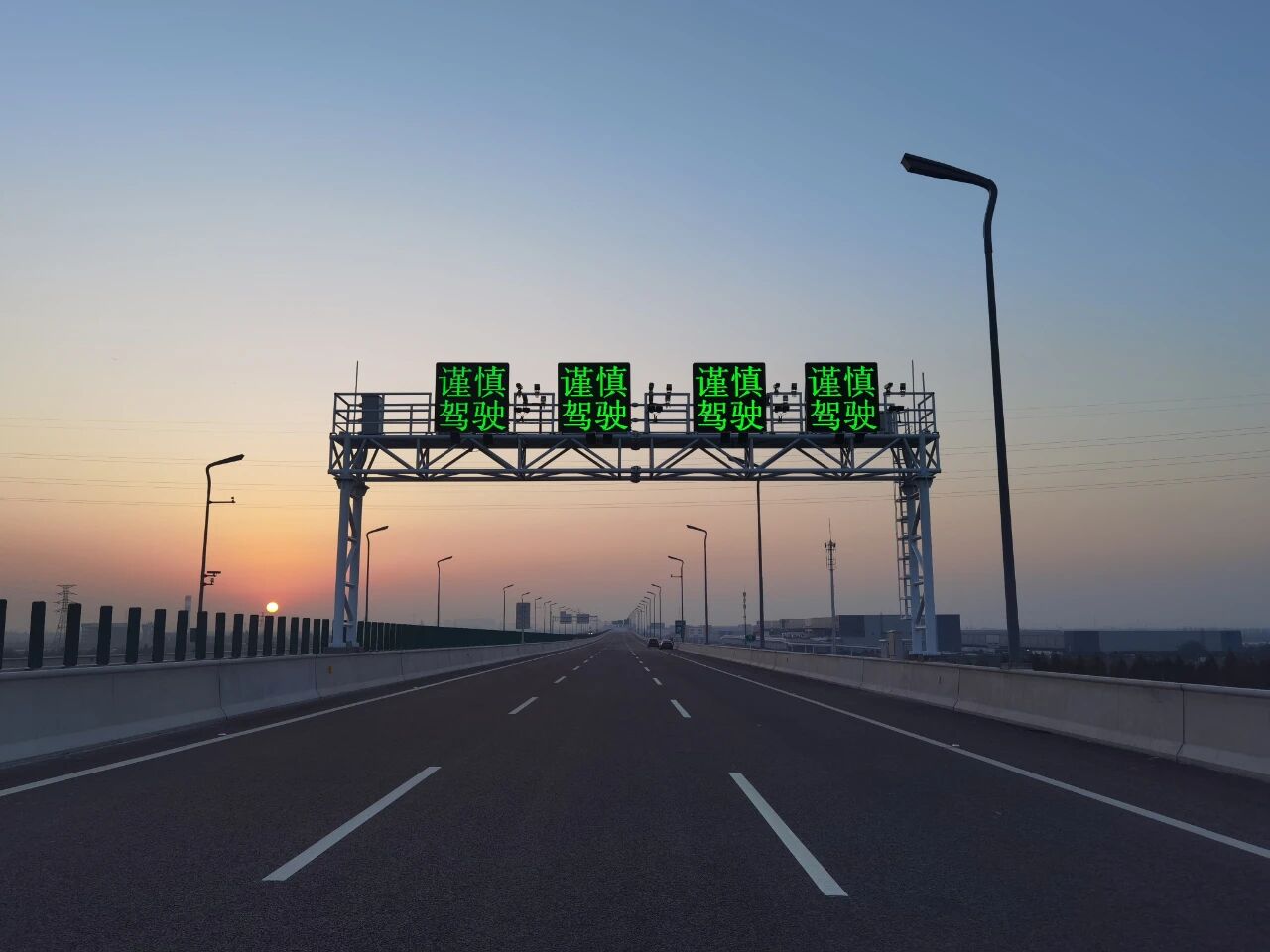 当我们追光时,也在追寻你,三思LED,照亮家国,同庆之路