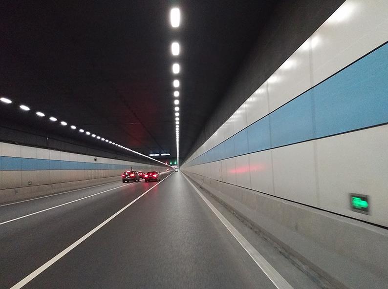 LED隧道灯,升级高速路网,显著提升,行车安全能见度