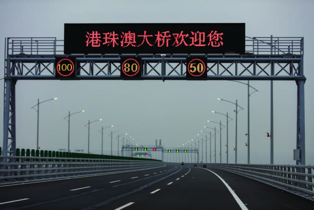 四车道门架式可变信息标志全彩色显示屏